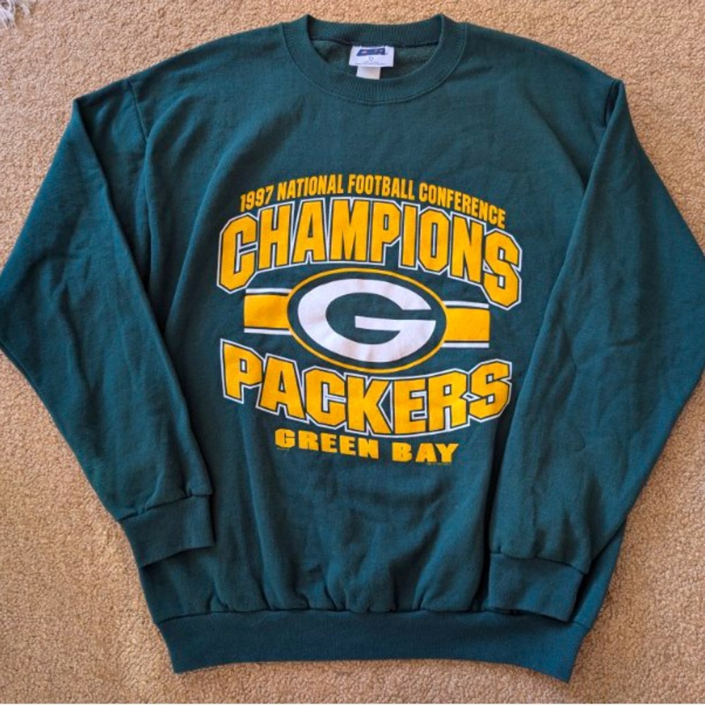 Unisex vintage Greenbay Packers crewneck. Made in USA 97’.
